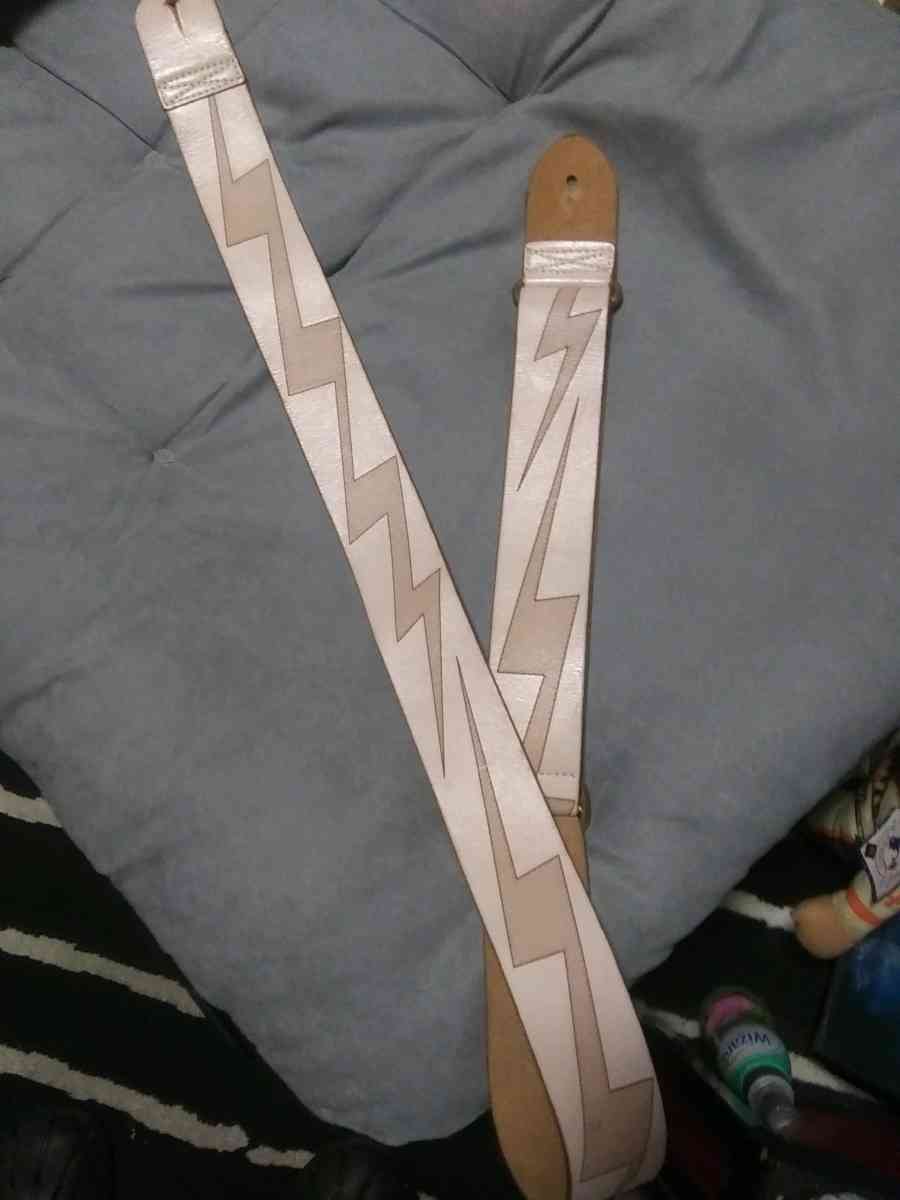Lighting bolt leather guitar strap