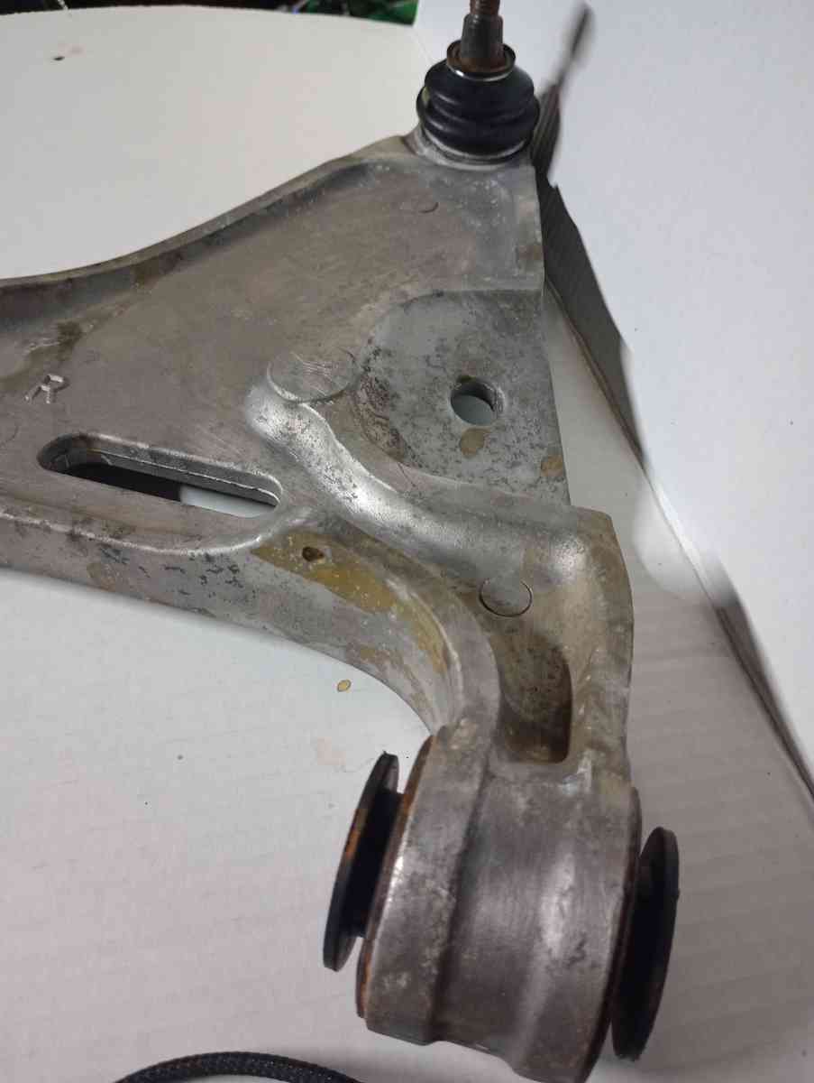 lower control arm 07 Buick lucerne