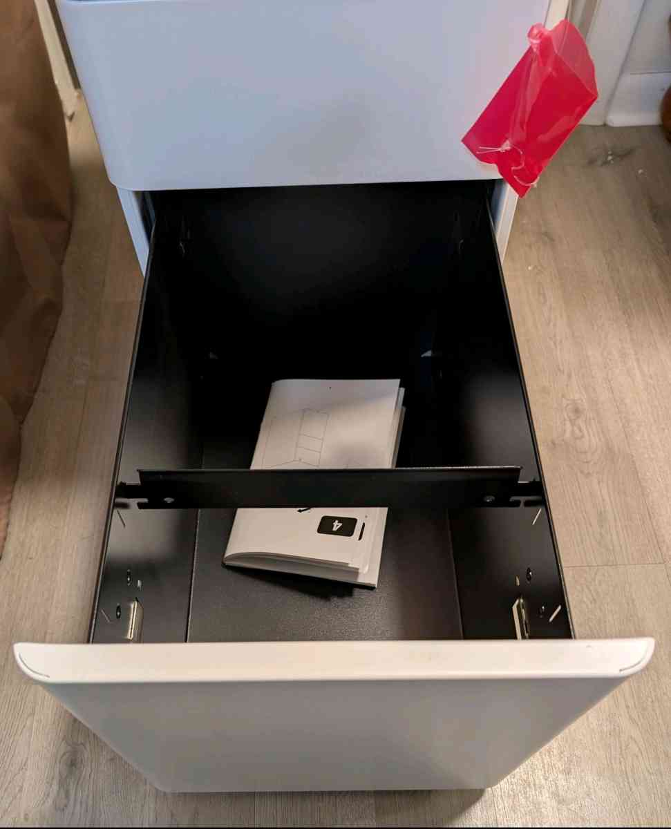 Three drawer lockable vertical filing cabinet