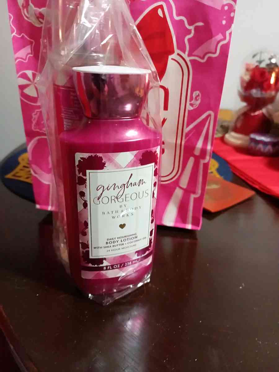 BATH AND BODY WORKS SET OF 2