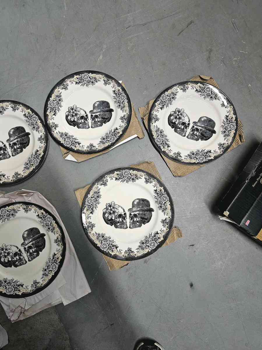 royal stafford skull dinner plates 7pc