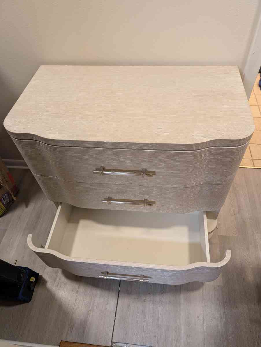 Hooker Furniture 3Drawer Nightstand