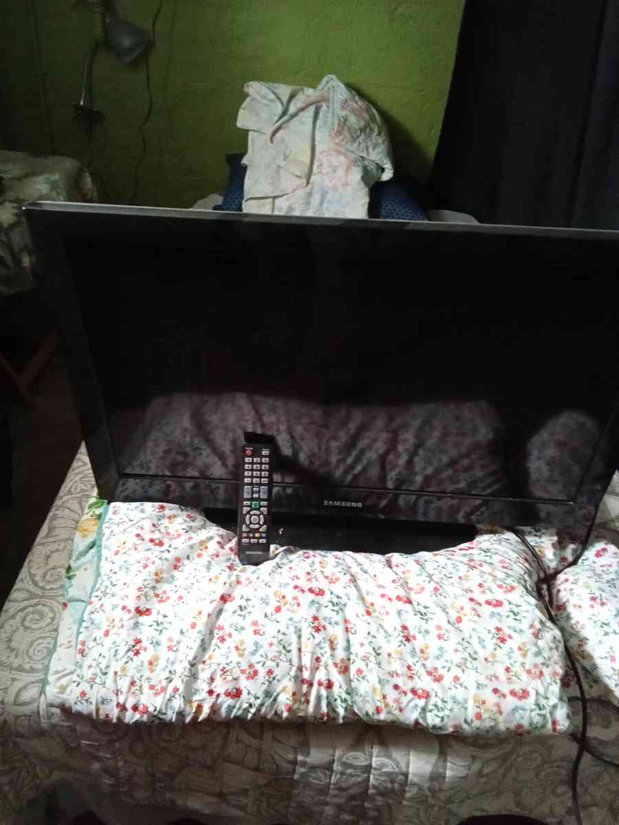 32 inch TV with remote