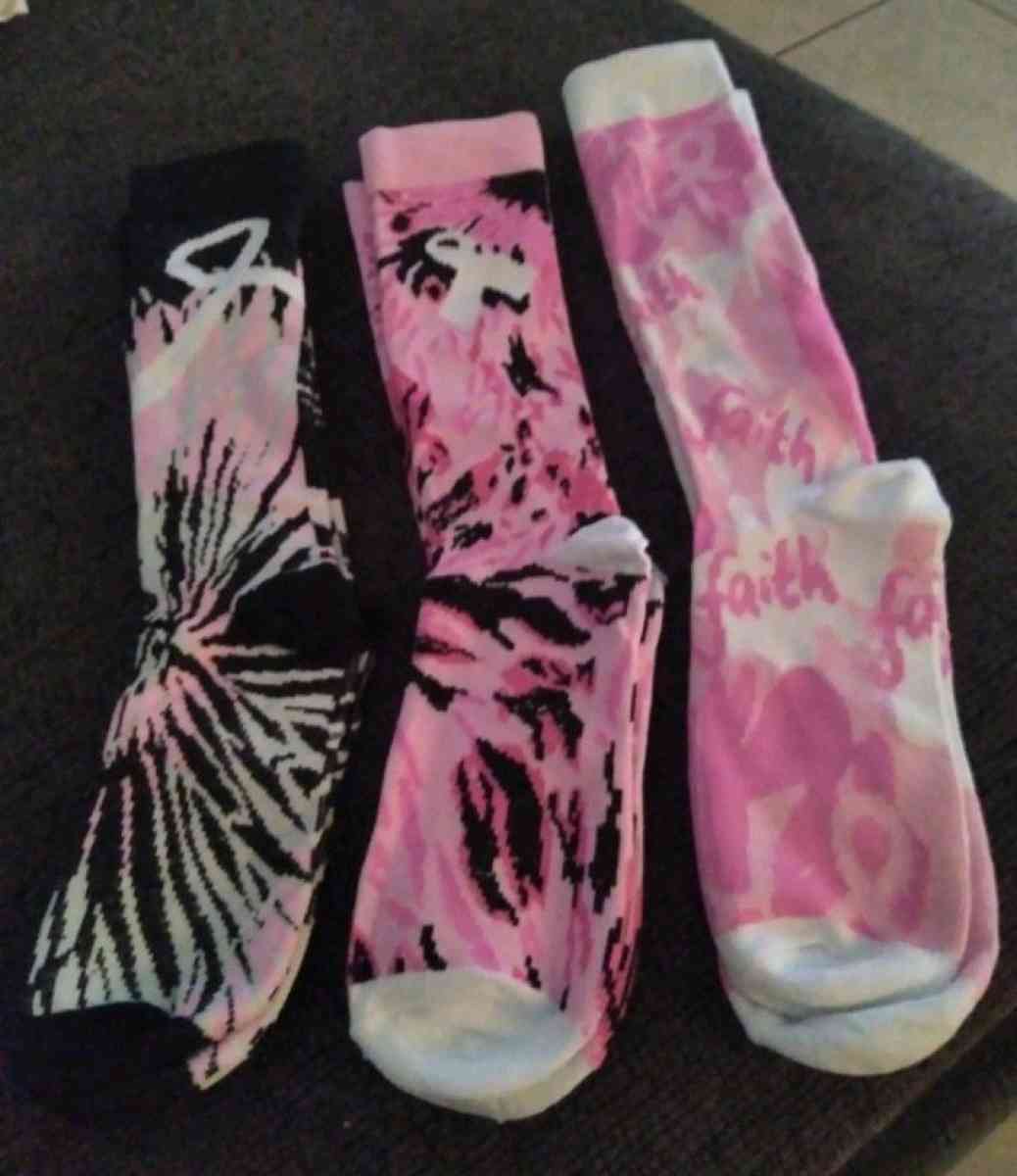 Support Cancer Socks