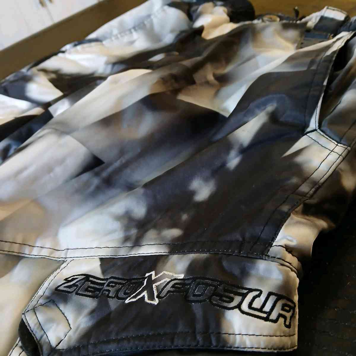 ZeroXposur Insulated Snow Pants for Kids Size 10 to12