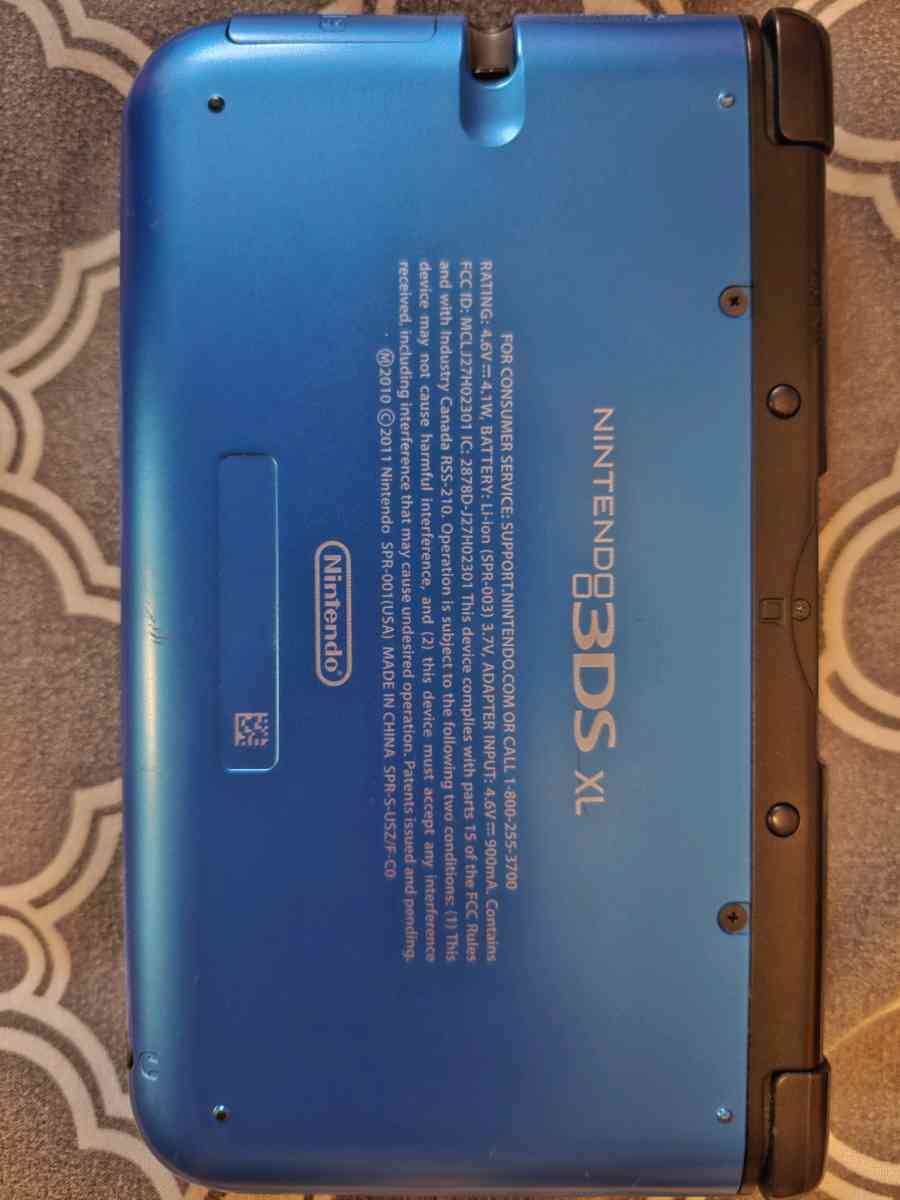 3DS XL W Charger Stylus Case And Games
