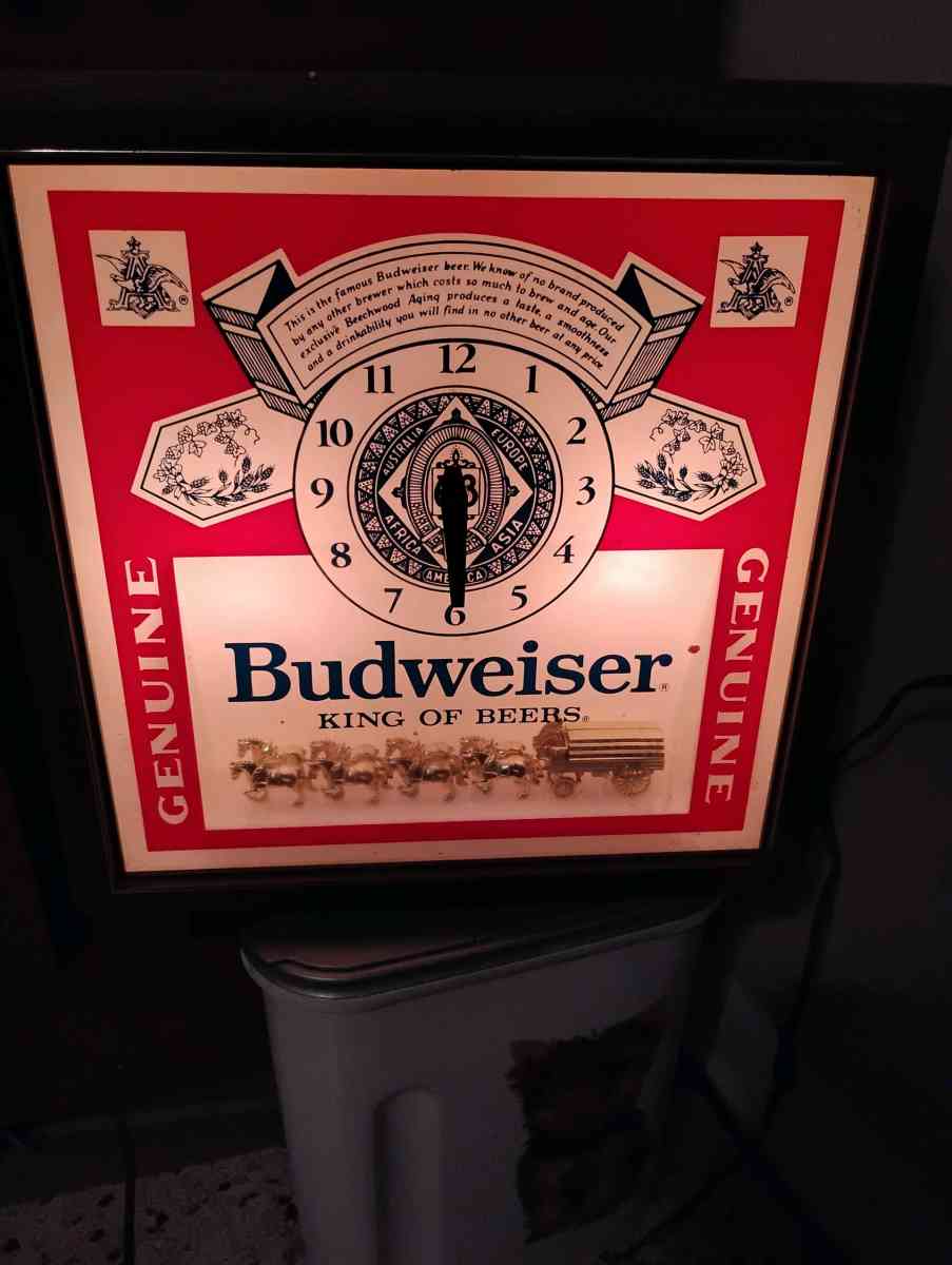 VINTAGE NEON BEER SIGNS