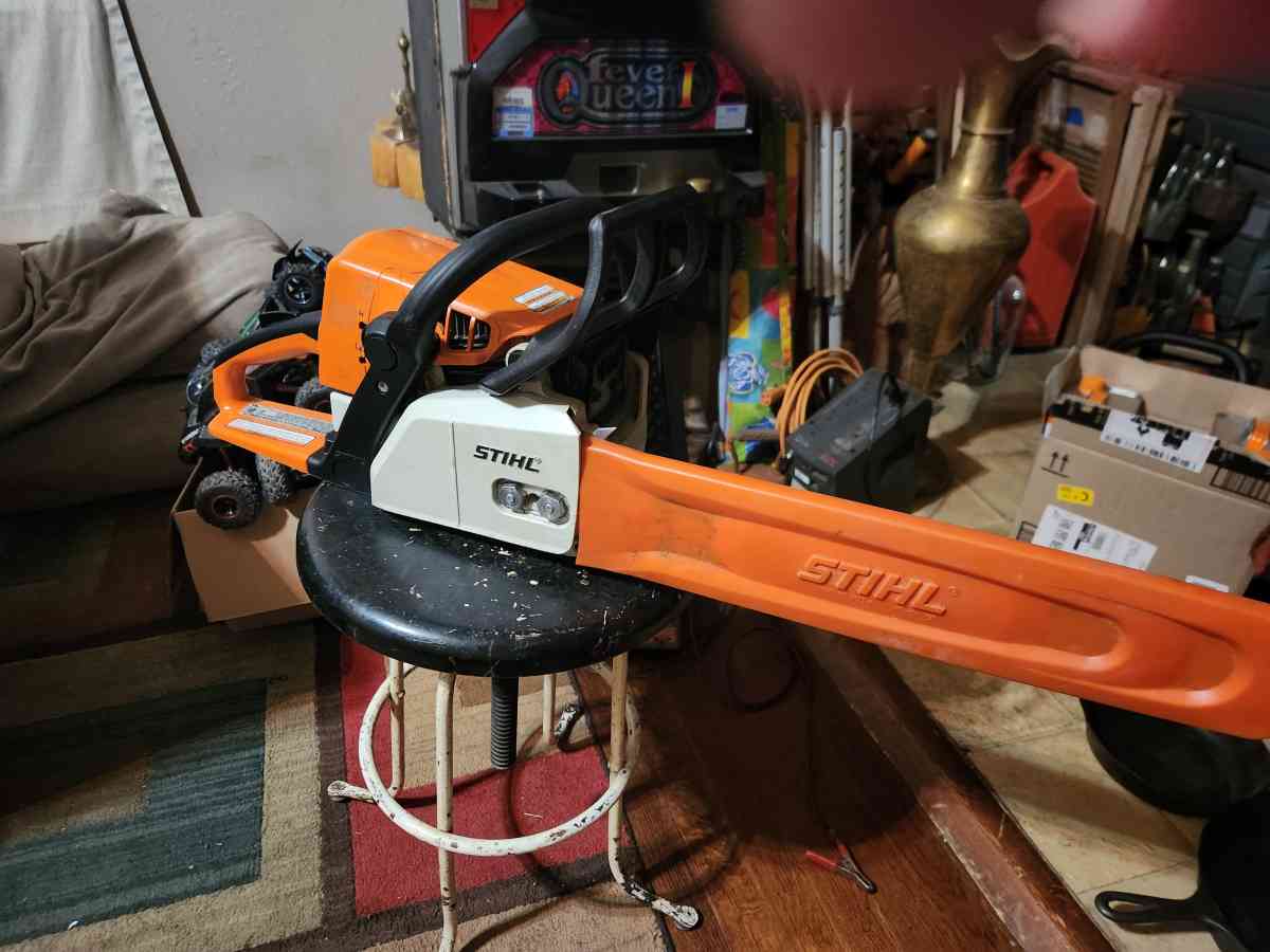 stihl MS250 chainsaw
