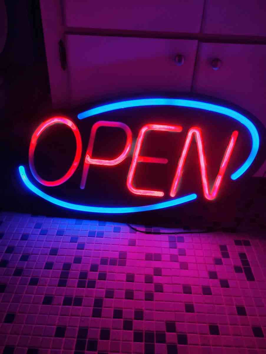 VINTAGE NEON BEER SIGNS