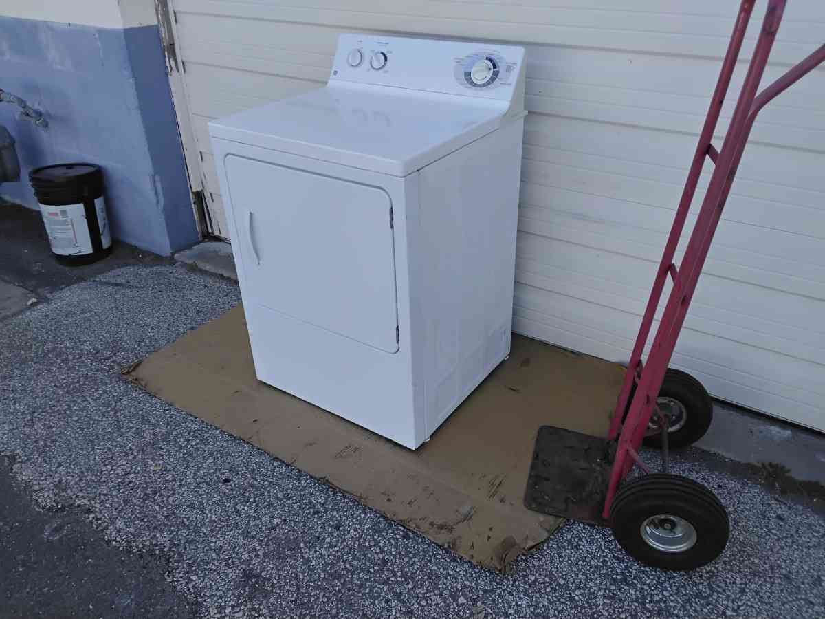 Nice White GE Extra Large Capacity Gas Dryer Like New