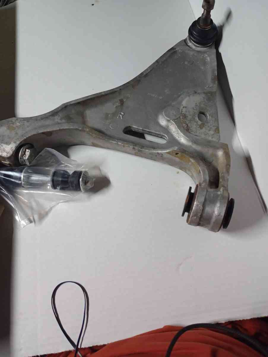 lower control arm 07 Buick lucerne