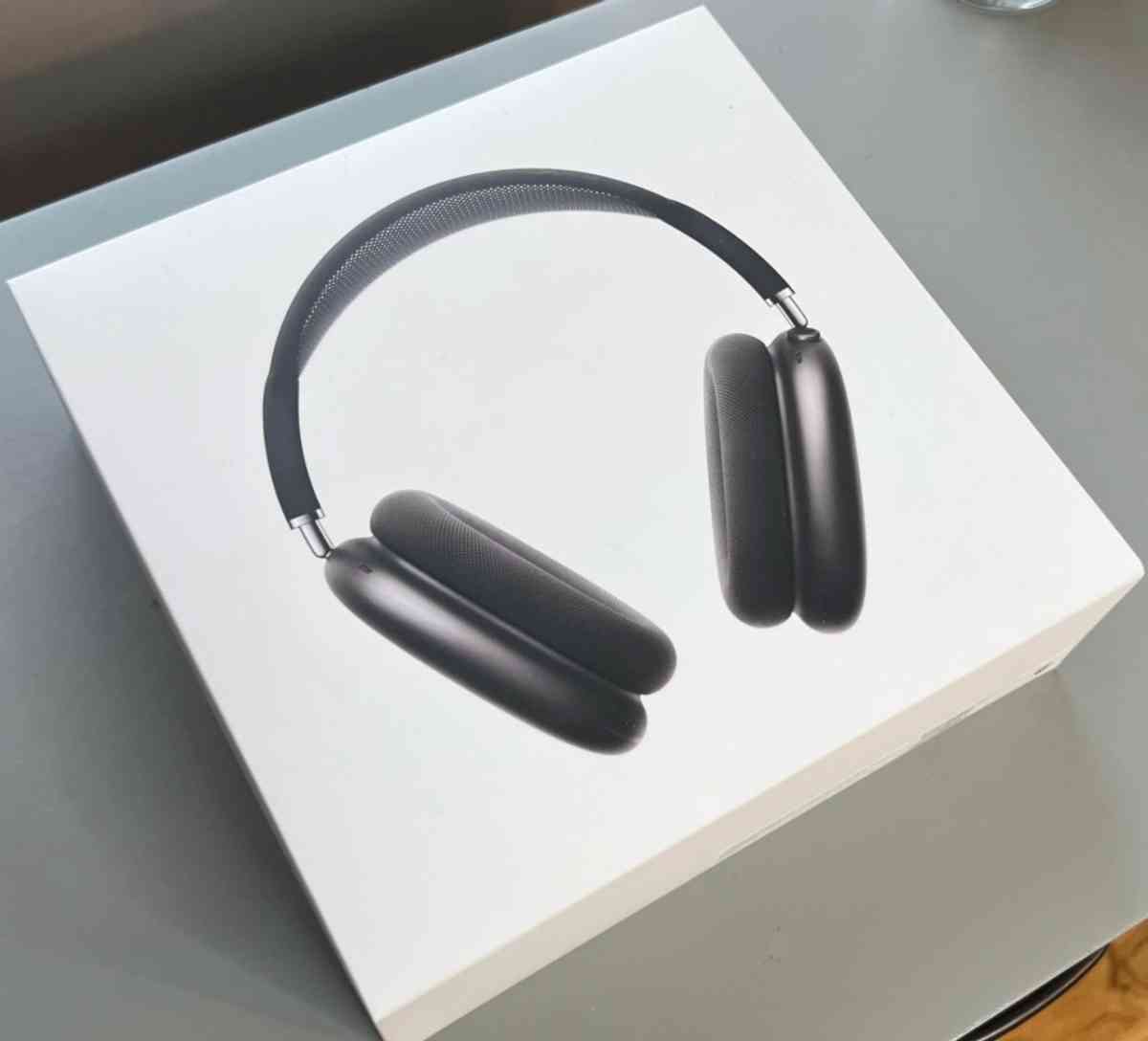 AirPod max space grey