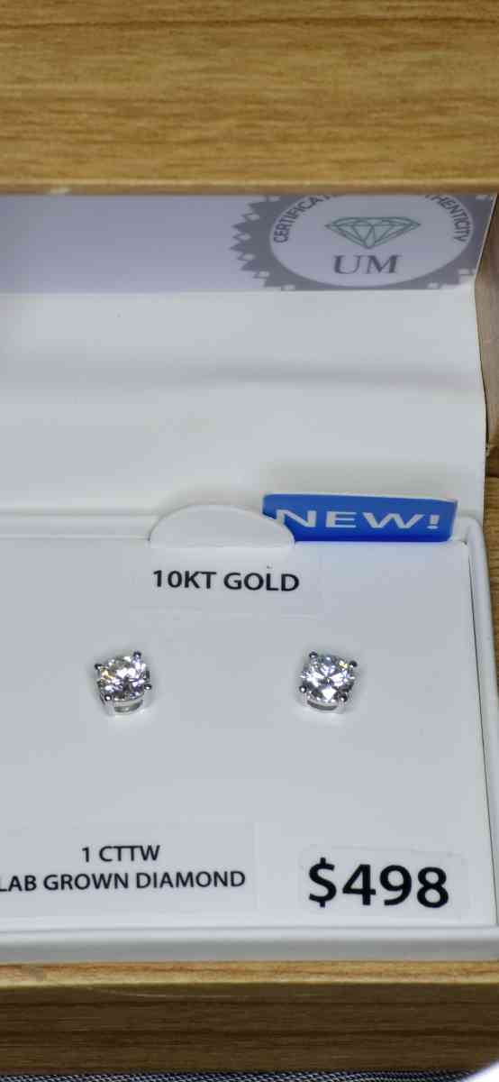 Diamond Earrings in gold