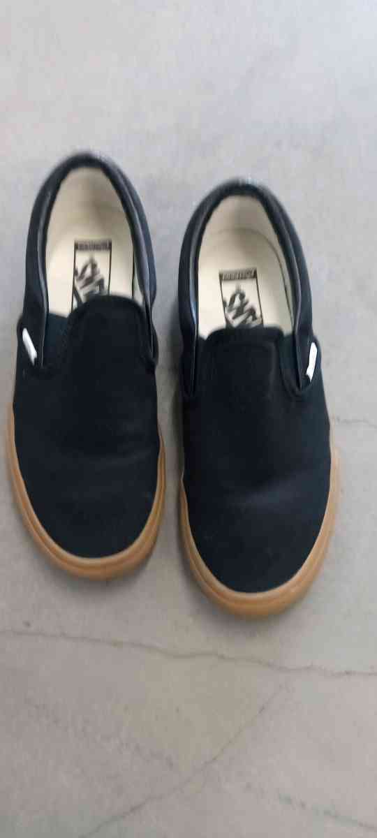 the shoes type vans size 6