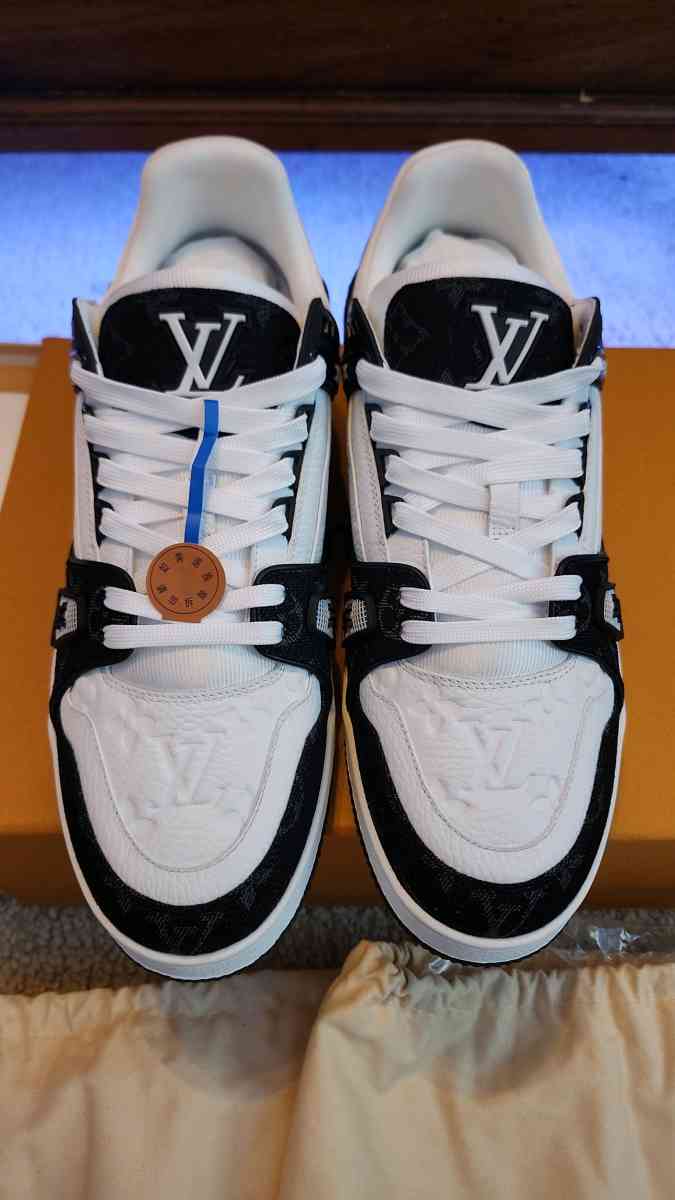 Black and white Louis Vuitton Trainers size 11 mens