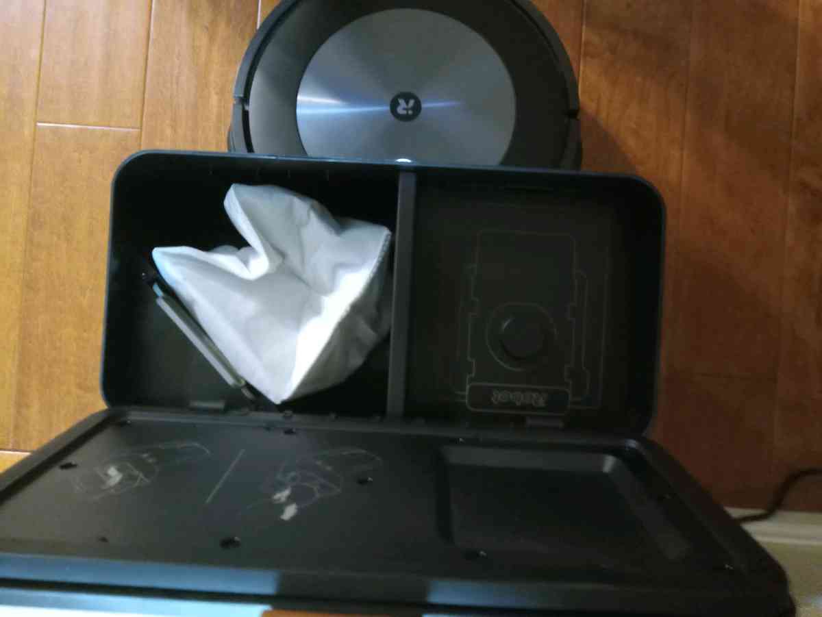 iRobot Roomba Combo j5 SelfEmptying Robot Vacuum Mop