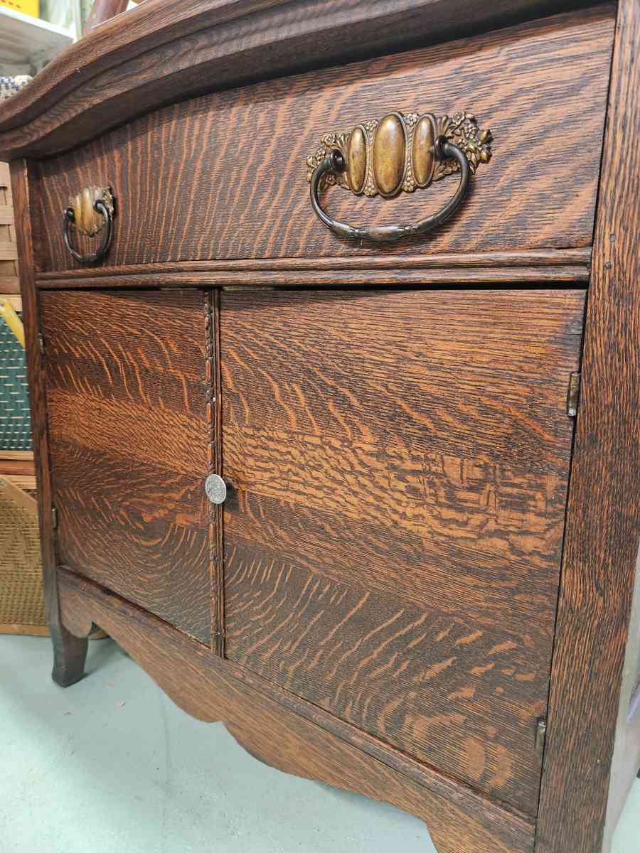 Vintage oak cabinet or washstand in bEaUtiFuL condition