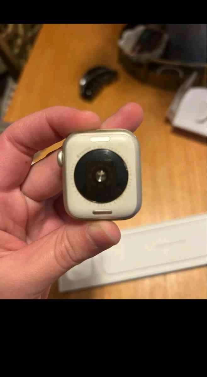 2nd Gen 40mm Apple Watch SE