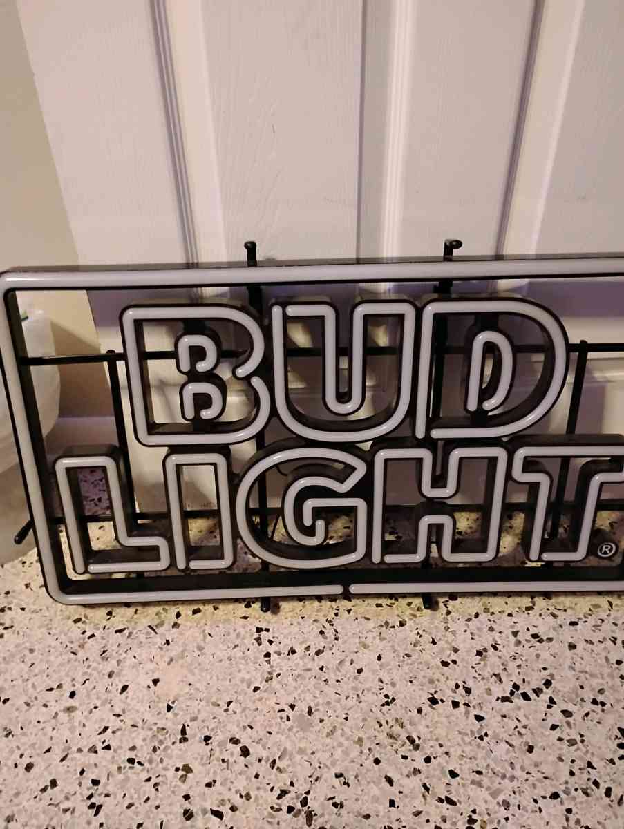 VINTAGE NEON BEER SIGNS