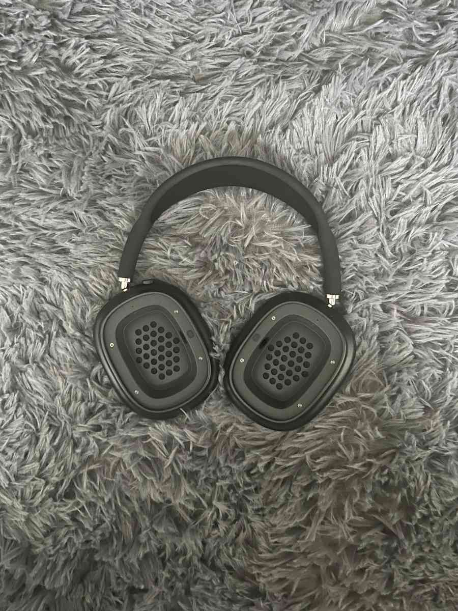 midnight AirPods Max