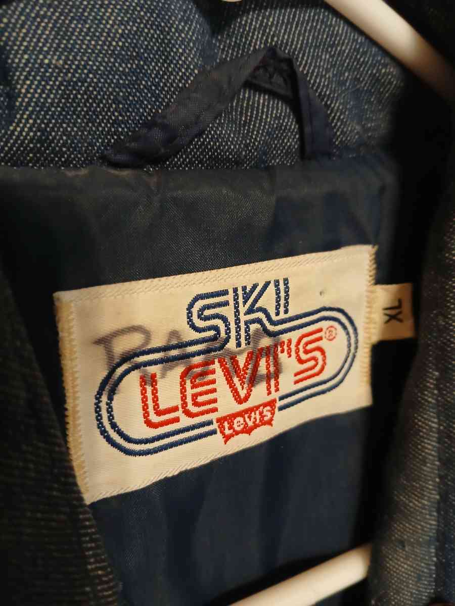 1970s Mens Vintage Ski Levis XL Denim Snap Button Jean