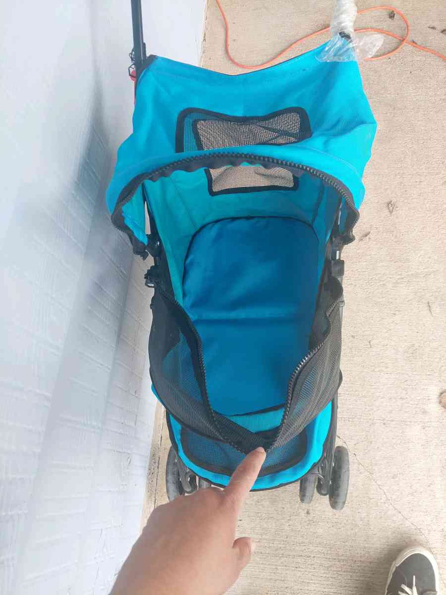 Pet Gear stroller up yo 25lb