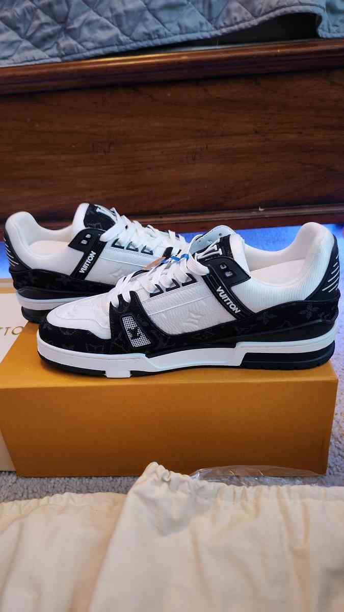 Black and white Louis Vuitton Trainers size 11 mens