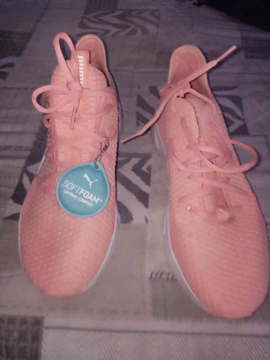 New Puma Sneakers Size 10  Comfort