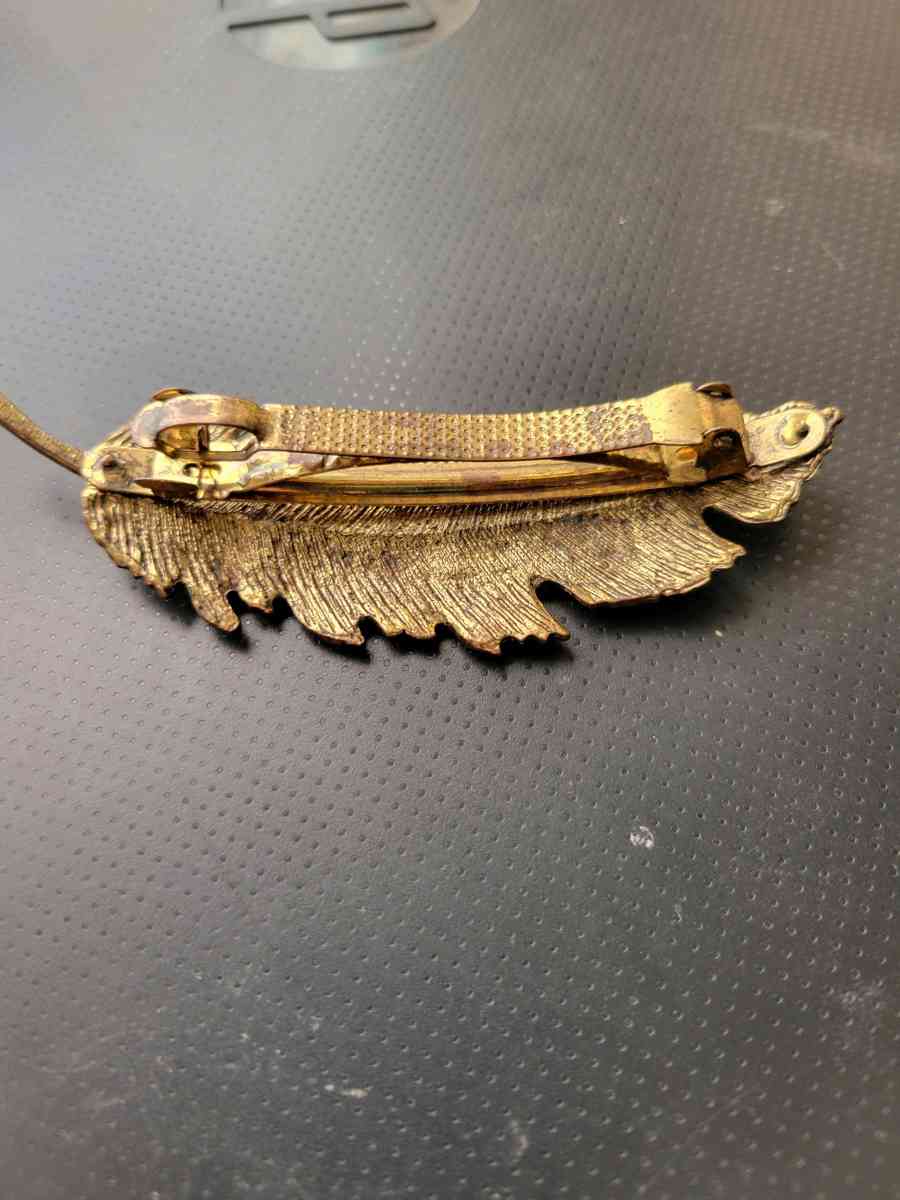 gold metal feather hair clip