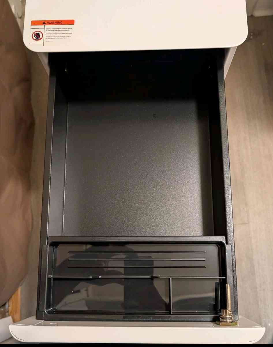 Three drawer lockable vertical filing cabinet