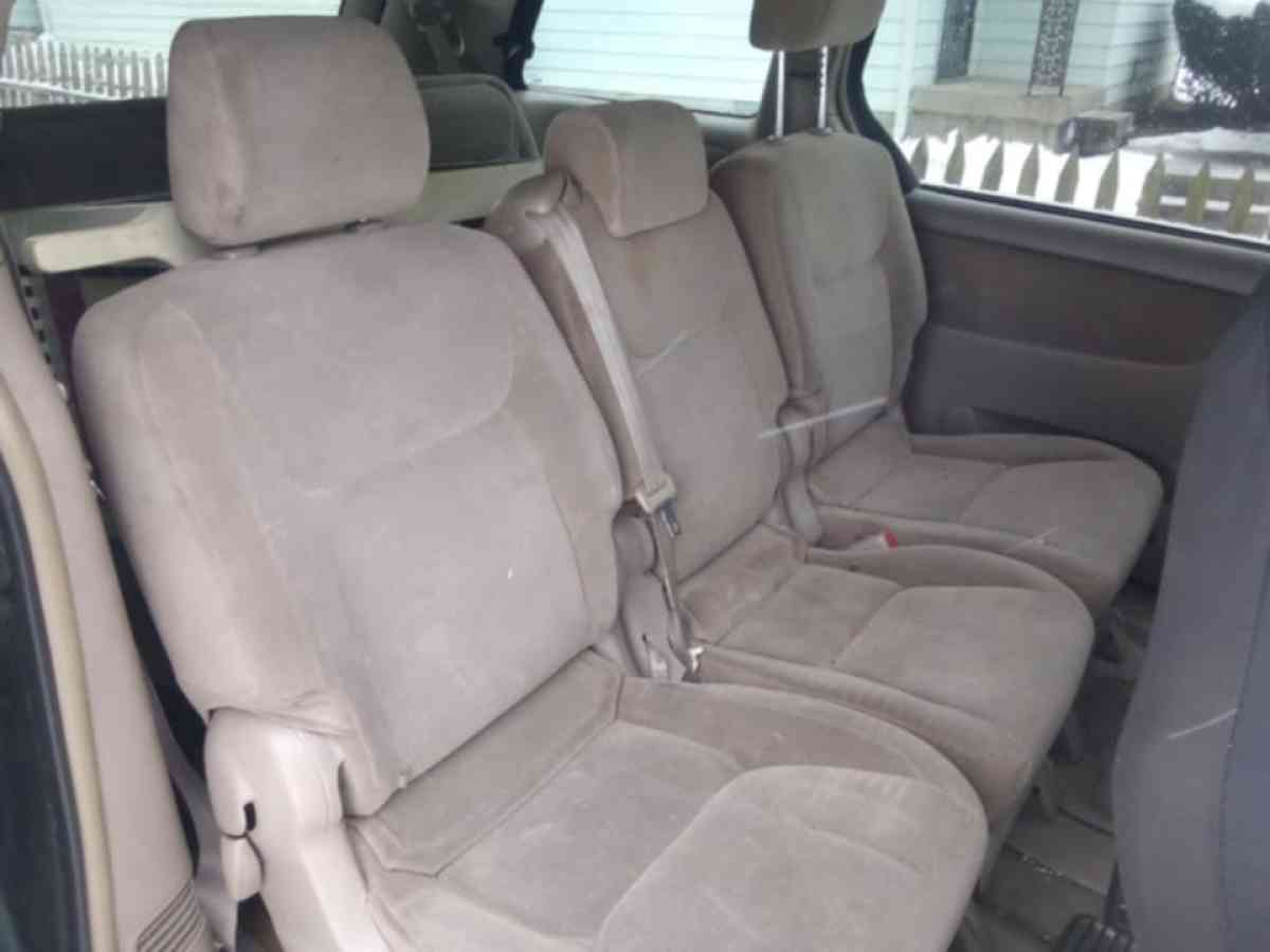 2006 Chrysler town and country minivan