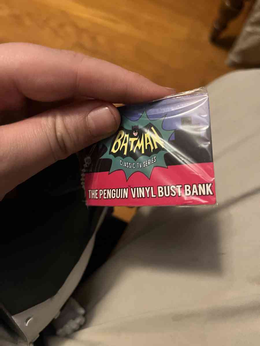 Batman collectible pigi bank penquin