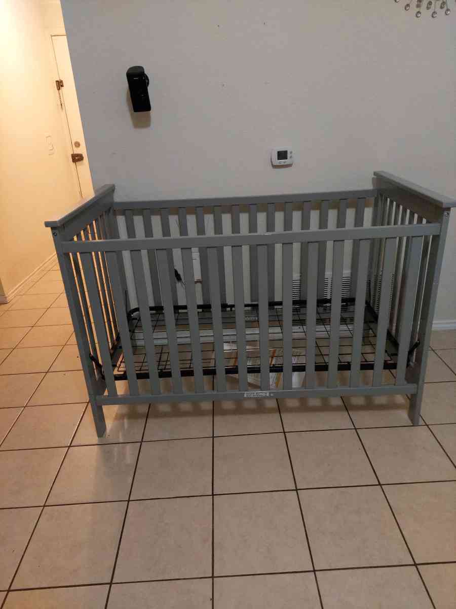 Delta ChildrenDelta Children Adley 3in1 Convertible Crib