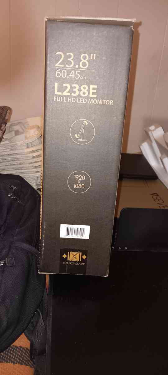 NEW STILL IN BOX V7 L238E full HD LED 24inch monitor