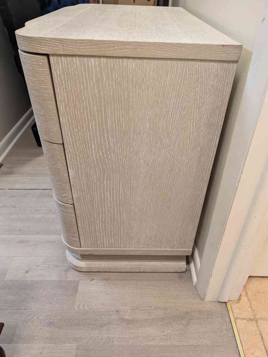 Hooker Furniture 3Drawer Nightstand