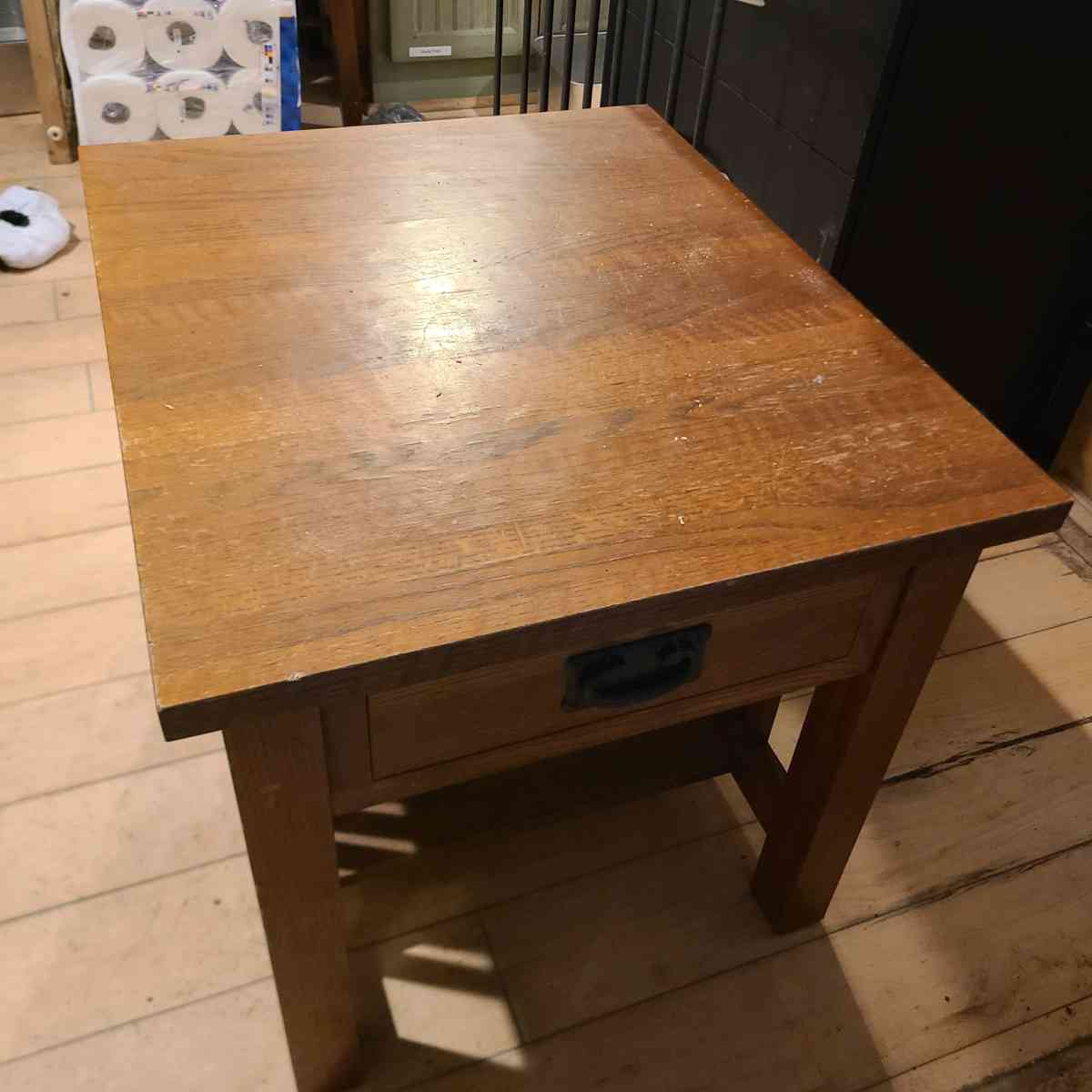 Solid wood end or side table