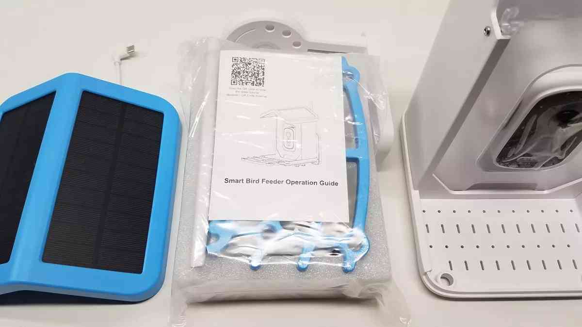 SMART BIRD FEEDER WITH AI BIRDRECOGNITION