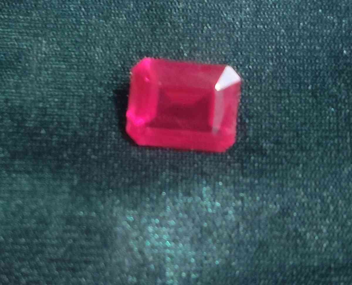 3 CT loose Ruby gemstone