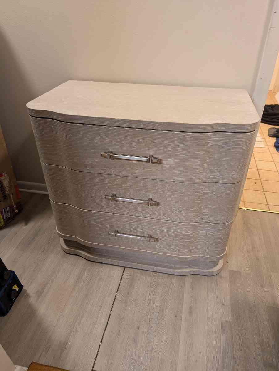 Hooker Furniture 3Drawer Nightstand