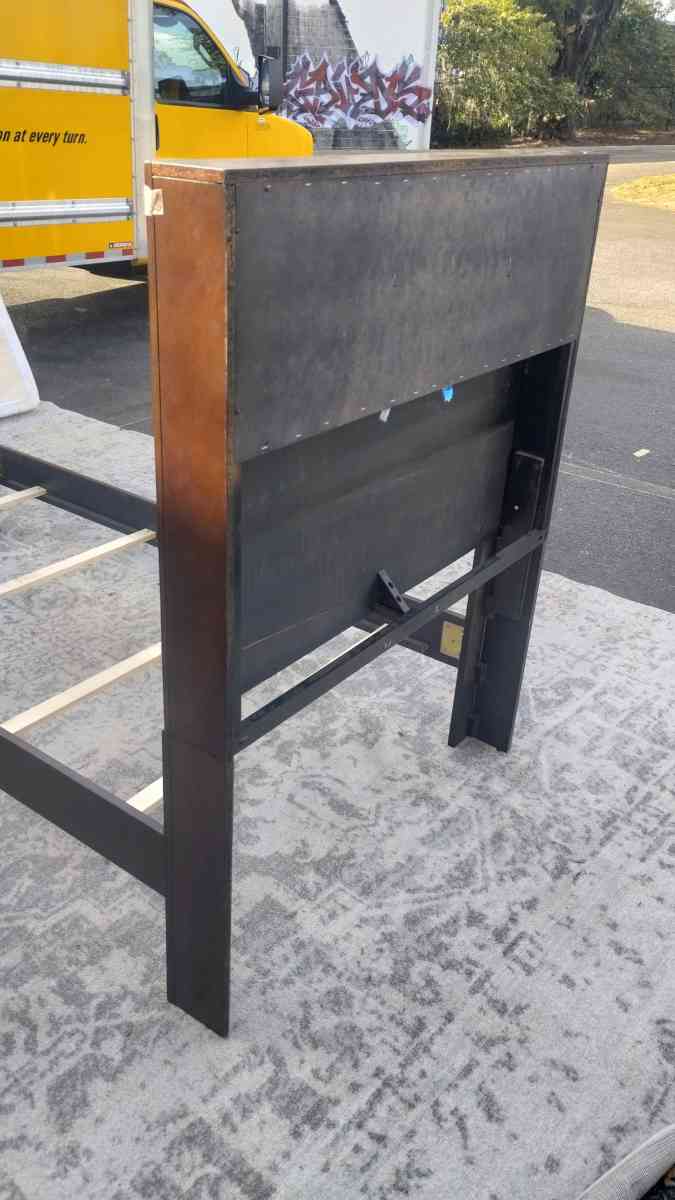 Preowned Twin Size Bed