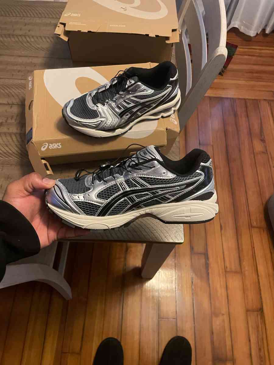 ASICS Kayano 14 in black and silver size 8