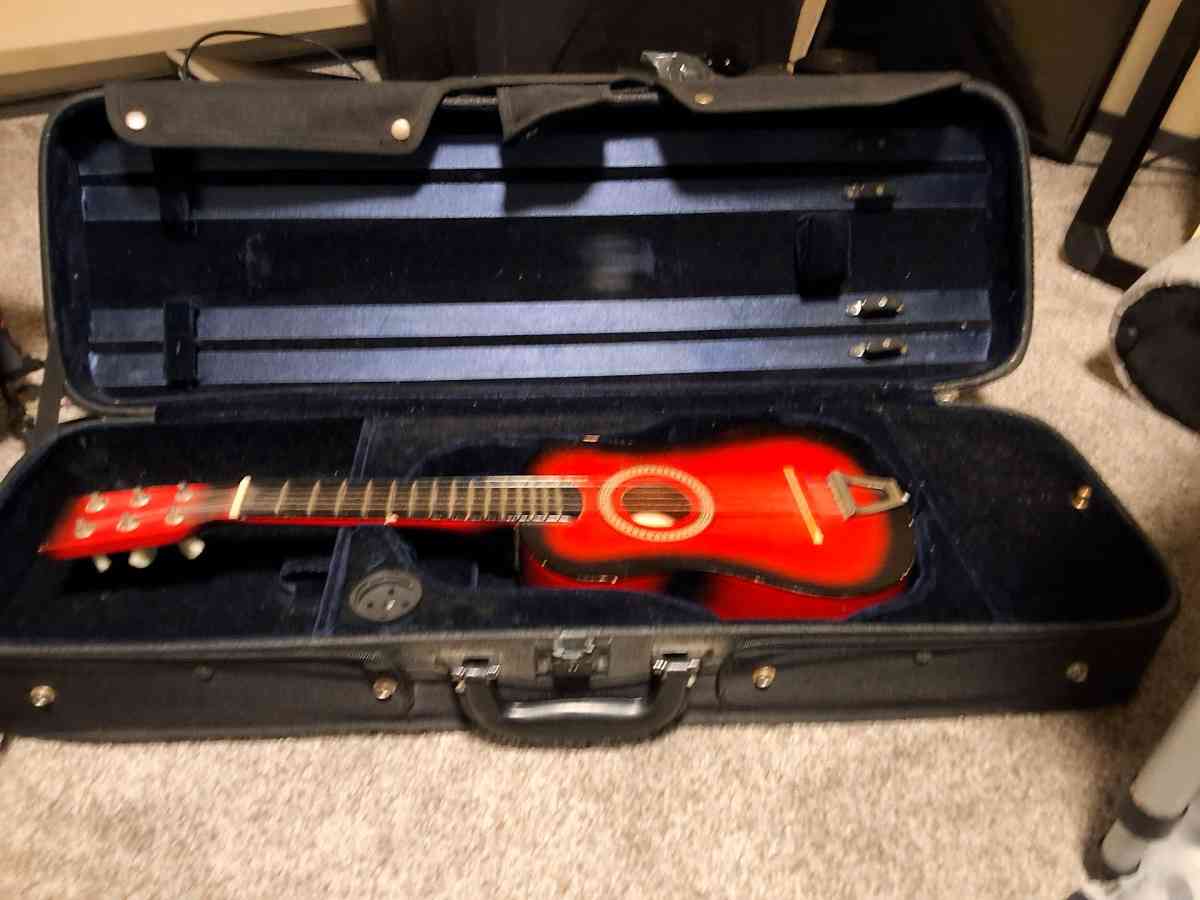 cutest tiny guitar case playable