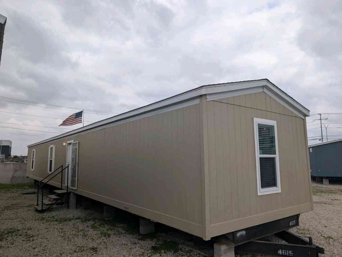 Singlewide Champion Home with 3 bedrooms and 2 bathrooms