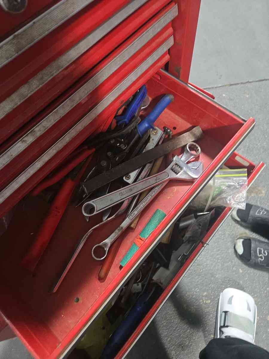 Craftsman tool box on wheels