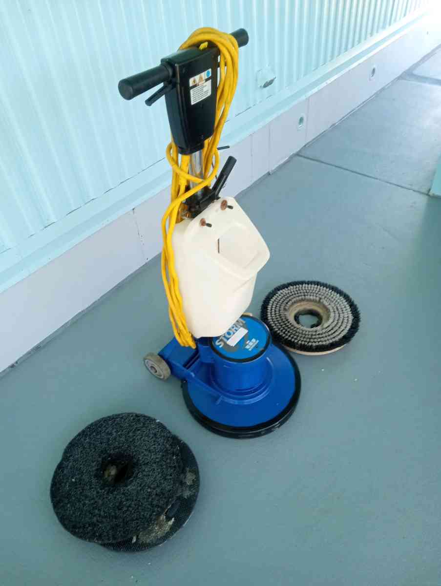 machine to polish floors or remove wax