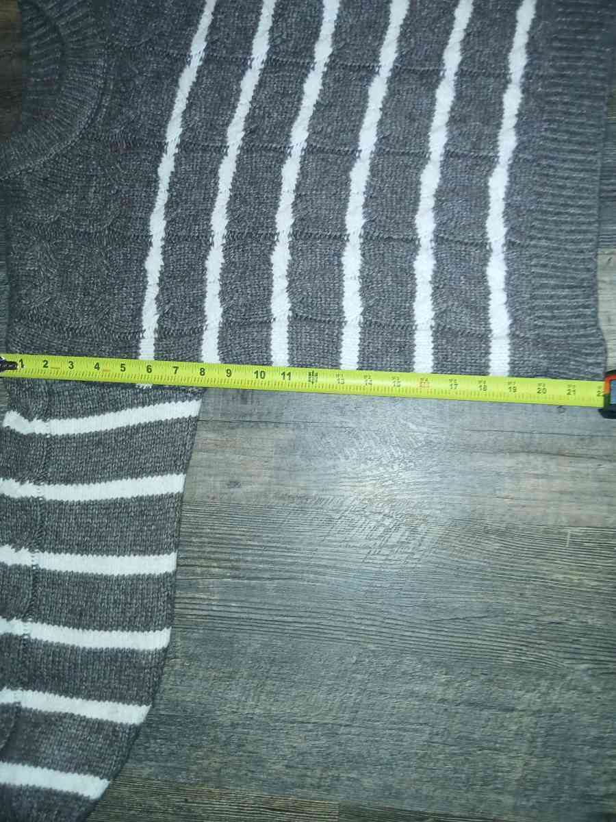 LC Lauren Conrad Size LG Cream and Dark Beige