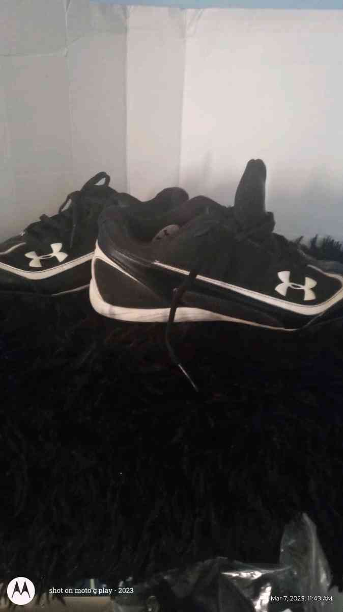 Baseball softball cletes