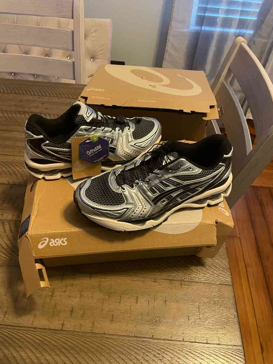ASICS Kayano 14 in black and silver size 8