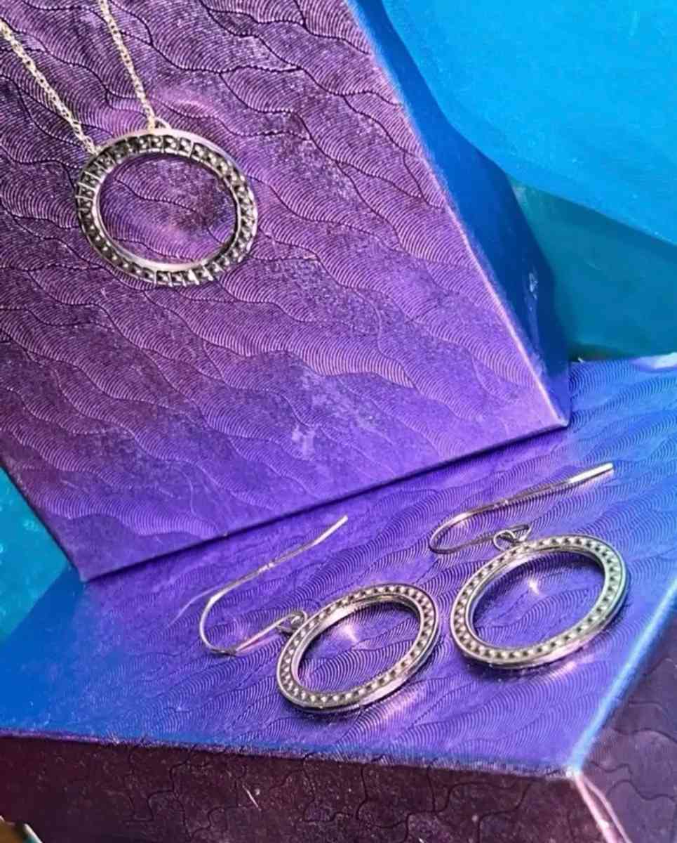 10K Gold Circle Pendant And  Earrings