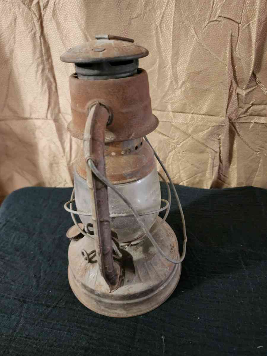 Deitz oil lamp